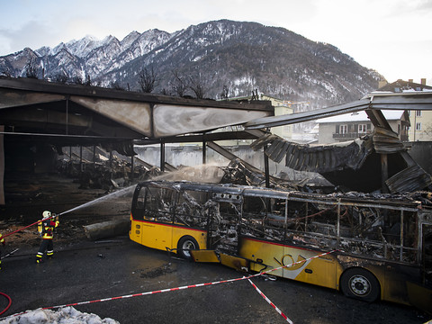 Court-circuit à l'origine de l'incendie de cars postaux à Coire