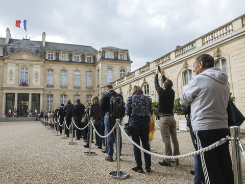 Hommage populaire à Chirac dimanche aux Invalides