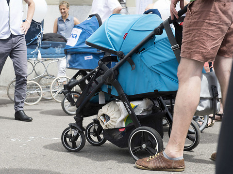 Une majorité de Suisse en faveur de quatre semaines de congé paternité