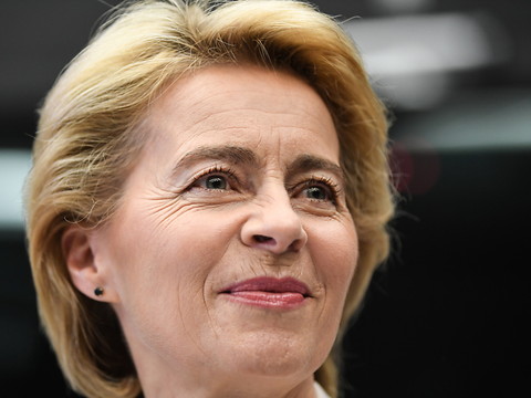 Von der Leyen contrainte par les eurodéputés de remanier son équipe