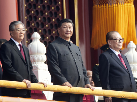 Chine: l'anniversaire du régime éclipsé par la violence à Hong Kong
