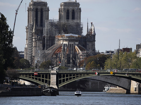Notre-Dame: six mois après, une reconstruction toujours en question