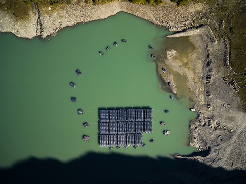 Un parc solaire flottant projeté à Bourg-Saint-Pierre