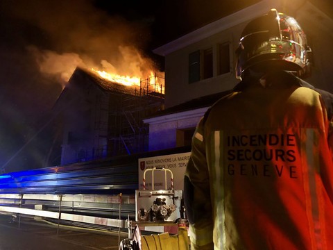 La mairie de Satigny ravagée par les flammes