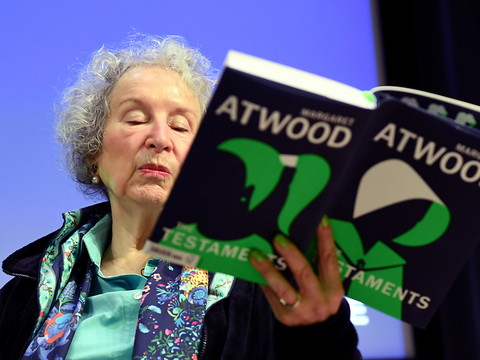 Margaret Atwood et Bernardine Evaristo remportent le Booker Prize