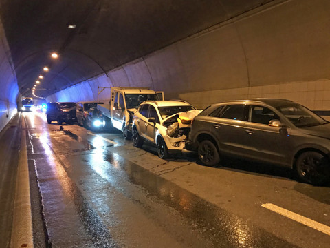 Un carambolage fait neuf blessés dans un tunnel de l'A2