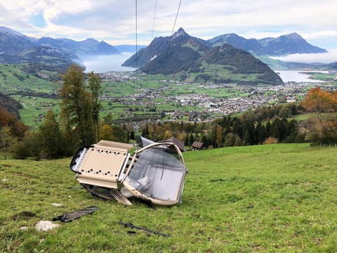 Une télécabine chute de vingt mètres à Schwyz: pas de blessé