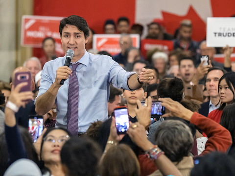 Dernières passes d'armes à la veille des élections canadiennes