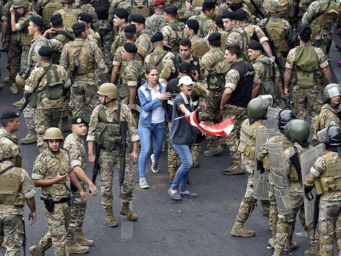 L'armée se déploie au Liban, la mobilisation pacifique se poursuit