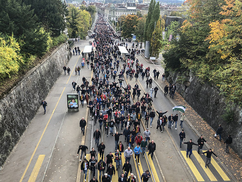 Supporters néerlandais sous haute surveillance policière à Berne