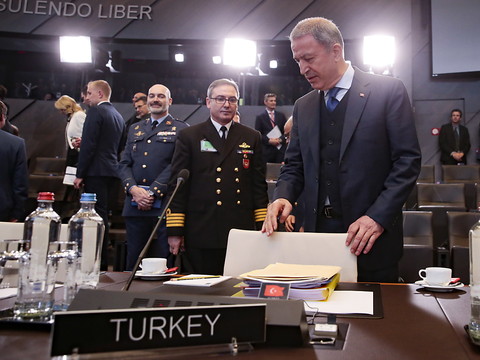 En Syrie, Washington envoie des renforts, Moscou patrouille et Ankara menace