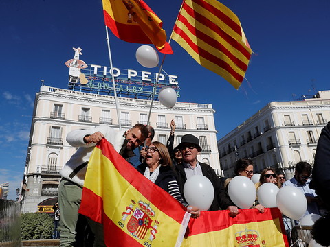 Manifestation massive des anti-indépendantistes catalans