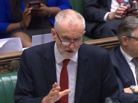 Les députés britanniques approuvent les élections anticipées