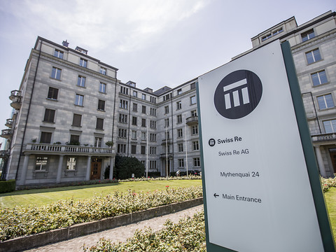 Swiss Re croît sur neuf mois mais renonce à racheter des actions