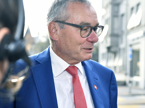 Plainte contre le soutien de ministres zurichois au sénateur Noser
