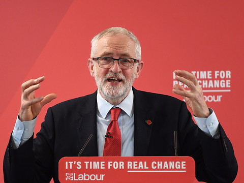 Boris Johnson et Jeremy Corbyn s'écharpent sur le Brexit