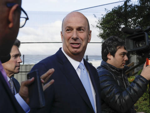 Sondland admet avoir conditionné une aide à Kiev à une enquête sur les Biden