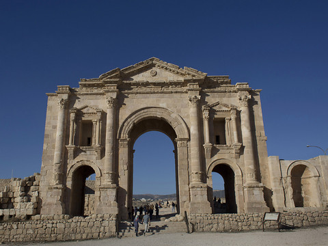 Huit personnes dont une Suissesse blessées dans une attaque au couteau en Jordanie