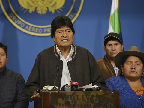 Evo Morales dans un avion pour le Mexique