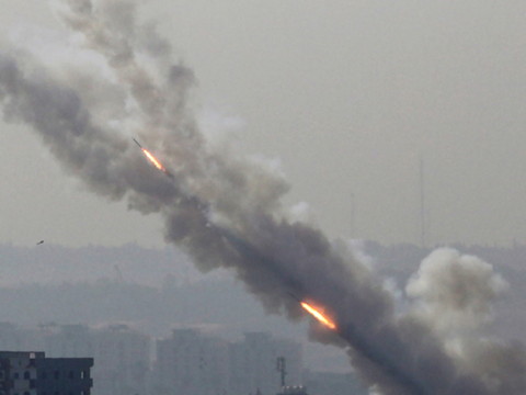 Israël tue un chef palestinien, 200 roquettes tirées en riposte