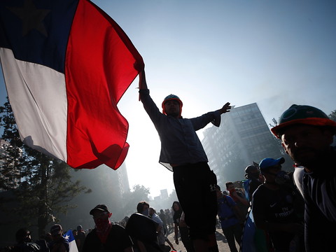 Au Chili, la mobilisation reste forte, nouvelles violences