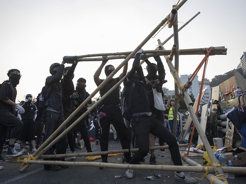 Hong Kong paralysé par des actions tous azimuts des manifestants