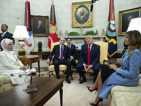 Evasif sur la Syrie, Trump loue le travail de son 