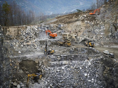 Bras de fer pour l'extension d'une importante carrière en Valais