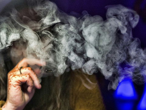 Une commission rejette de justesse la distribution de cannabis