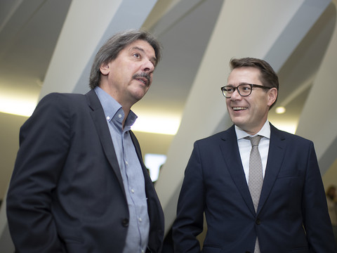 Le candidat de l'UDC Werner Salzmann en tête - Hans Stöckli 2e