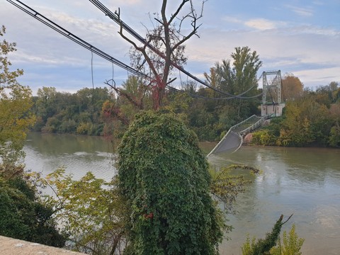 Pont effondré près de Toulouse: une adolescente