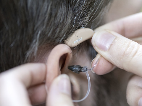 Sonova enregistre un bon semestre et relève ses objectifs