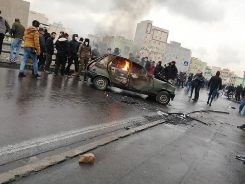 Plus de 100 manifestants pourraient avoir été tués vendredi en Iran