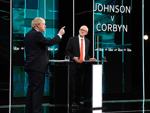 Elections britanniques: Johnson et Corbyn s'écharpent sur le Brexit