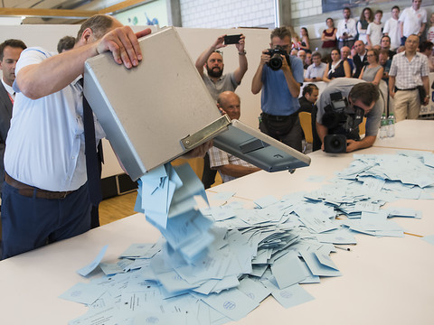 Le canton de Berne demande un accès continu au registre électoral