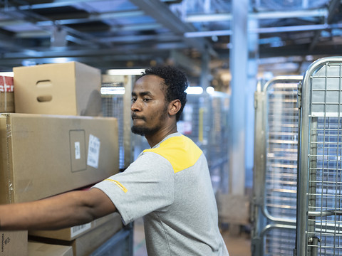 Bénéfice en recul pour la Poste sur neuf mois