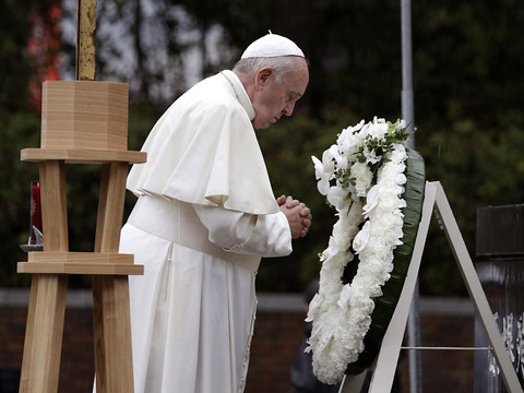 A Nagasaki, le pape François s'attaque aux armes nucléaires