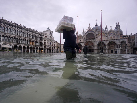 Intempéries en Italie: une femme décédée, Venise sous les eaux