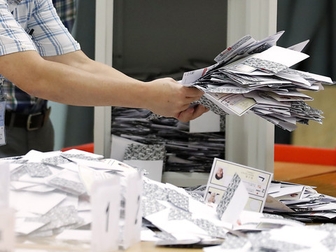 Elections locales à Hong Kong: participation record