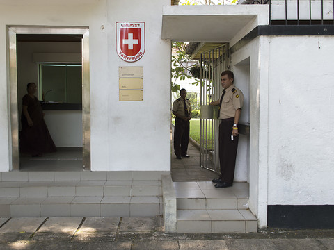 Une employée de l'ambassade suisse au Sri Lanka menacée