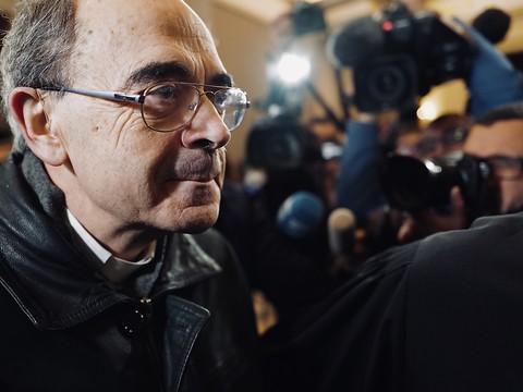 Pédophilie dans l'Eglise: Barbarin maintien n'avoir 