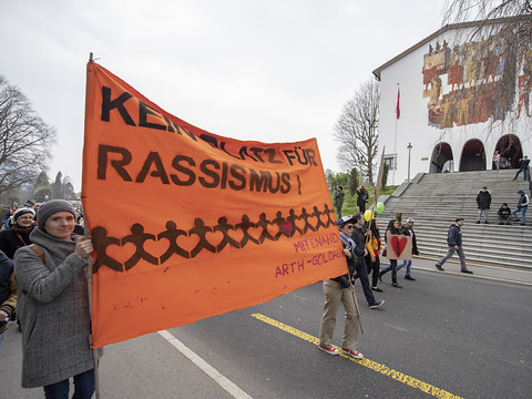 Pas de discrimination raciale pour avoir défilé en habits du KKK