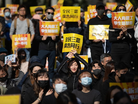 Hong Kong: marine américaine et ONG dans le viseur de Pékin