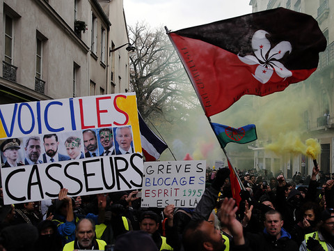 Réforme des retraites: la grève dure dans les transports français