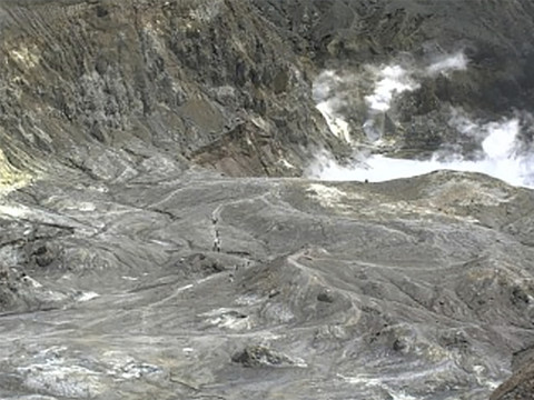Eruption sur une île néo-zélandaise: cinq tués et huit disparus