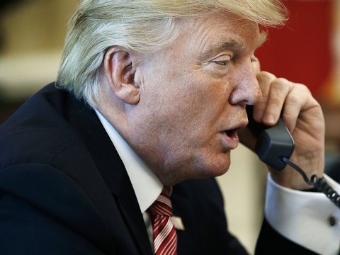 Destitution: deux chefs d'accusation retenus contre Trump