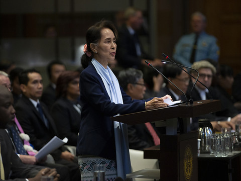Aung San Suu Kyi réfute toute 