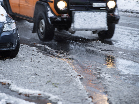 Plusieurs accidents sur les routes enneigées en Suisse ce vendredi