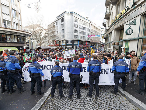 Lausanne: la police évacue une rue bloquée par Extinction Rebellion