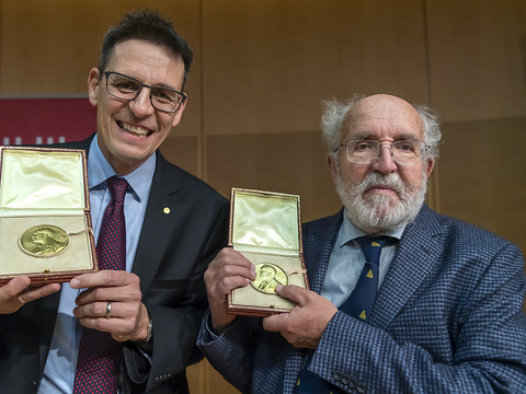 Nobel: Mayor et Queloz accueillis sur une autre planète à Genève